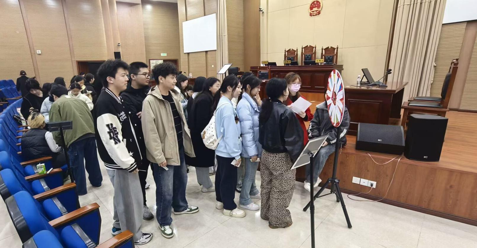 泸州市法律援助中心西南医科大学工作站开展“法护消费，权益同行”主题活动