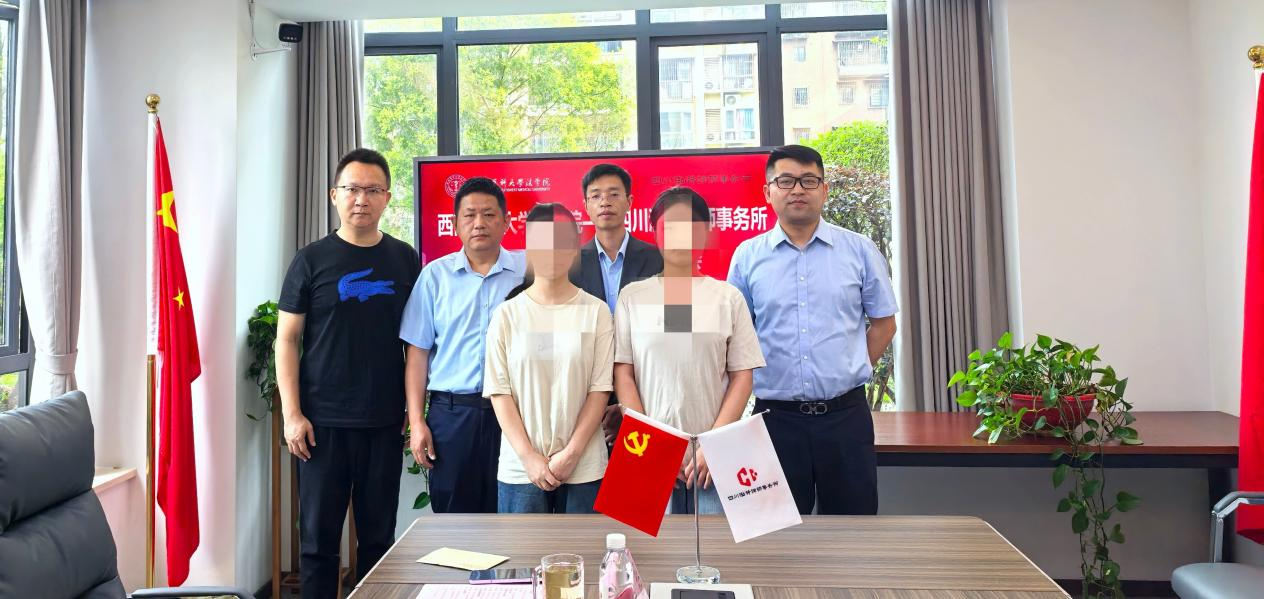 与会人员合影.png