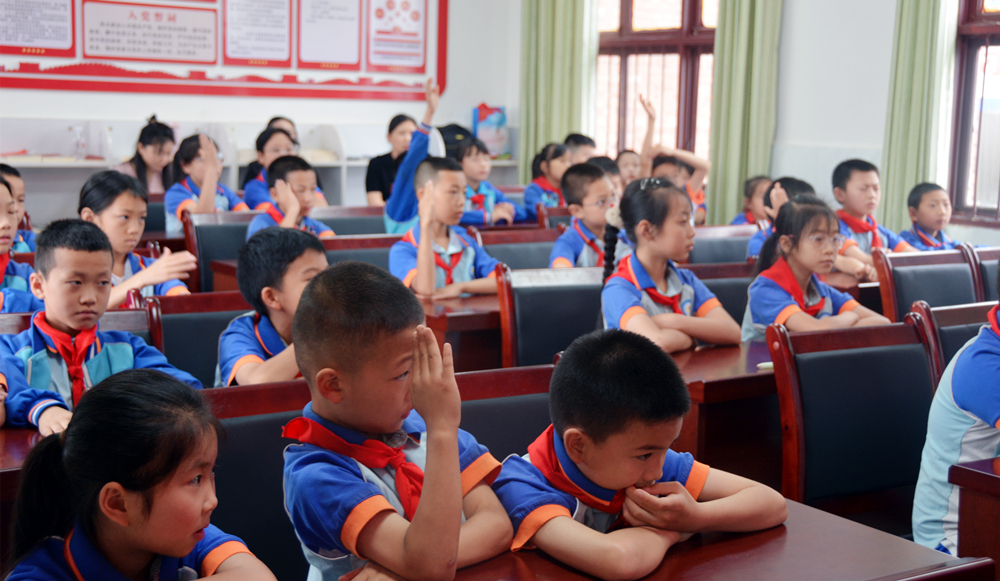 3.学生积极互动提问.jpg