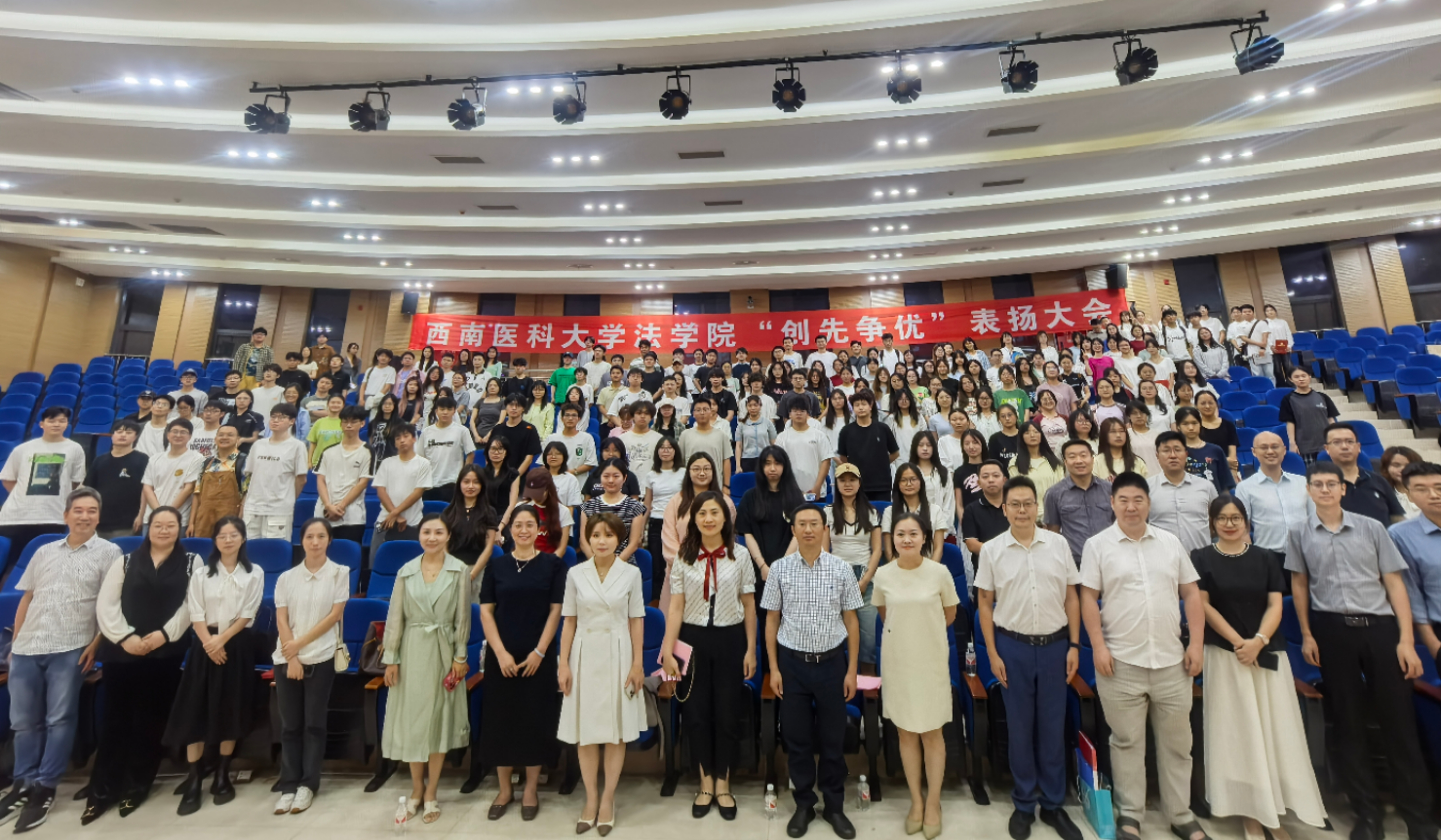 集体合影.jpg