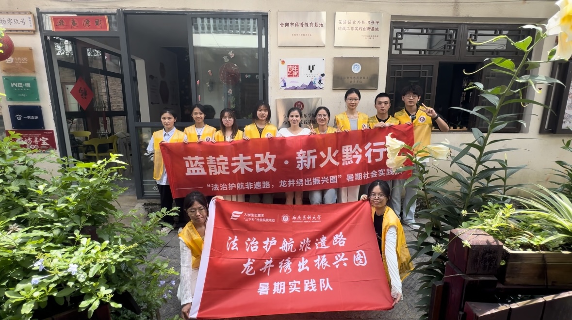 与杨梅老师合影.jpg 与杨梅老师合影.jpg